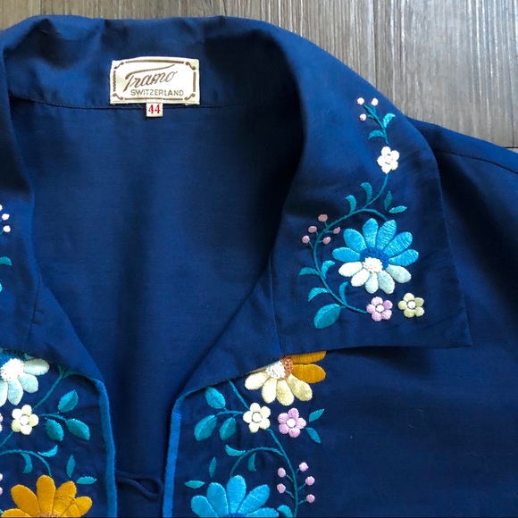 LAST CHANCE Vintage Tramo of Switzerland Embroidered Top - Picture 3 of 10